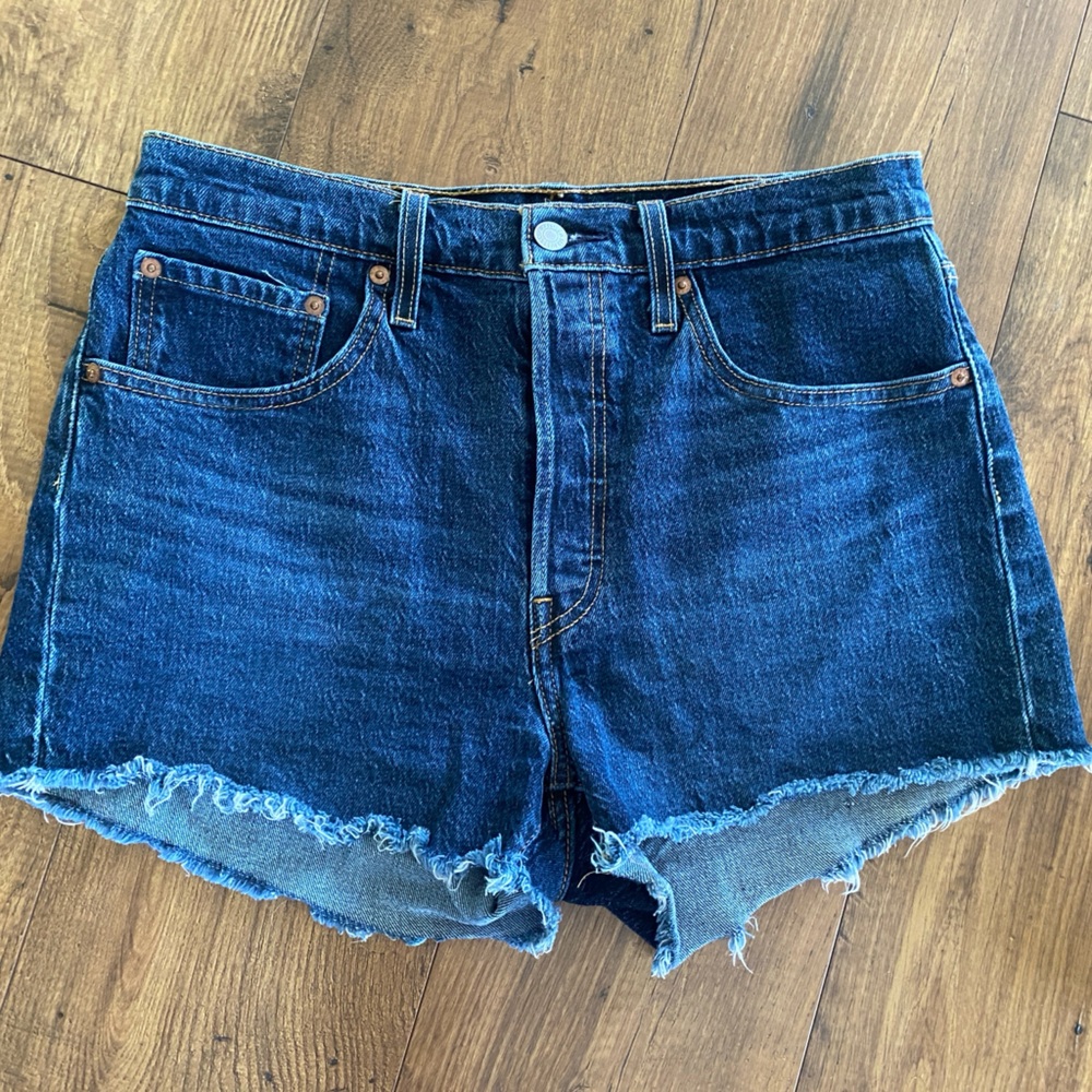 Dark wash Levi 501 Shorts-never worn